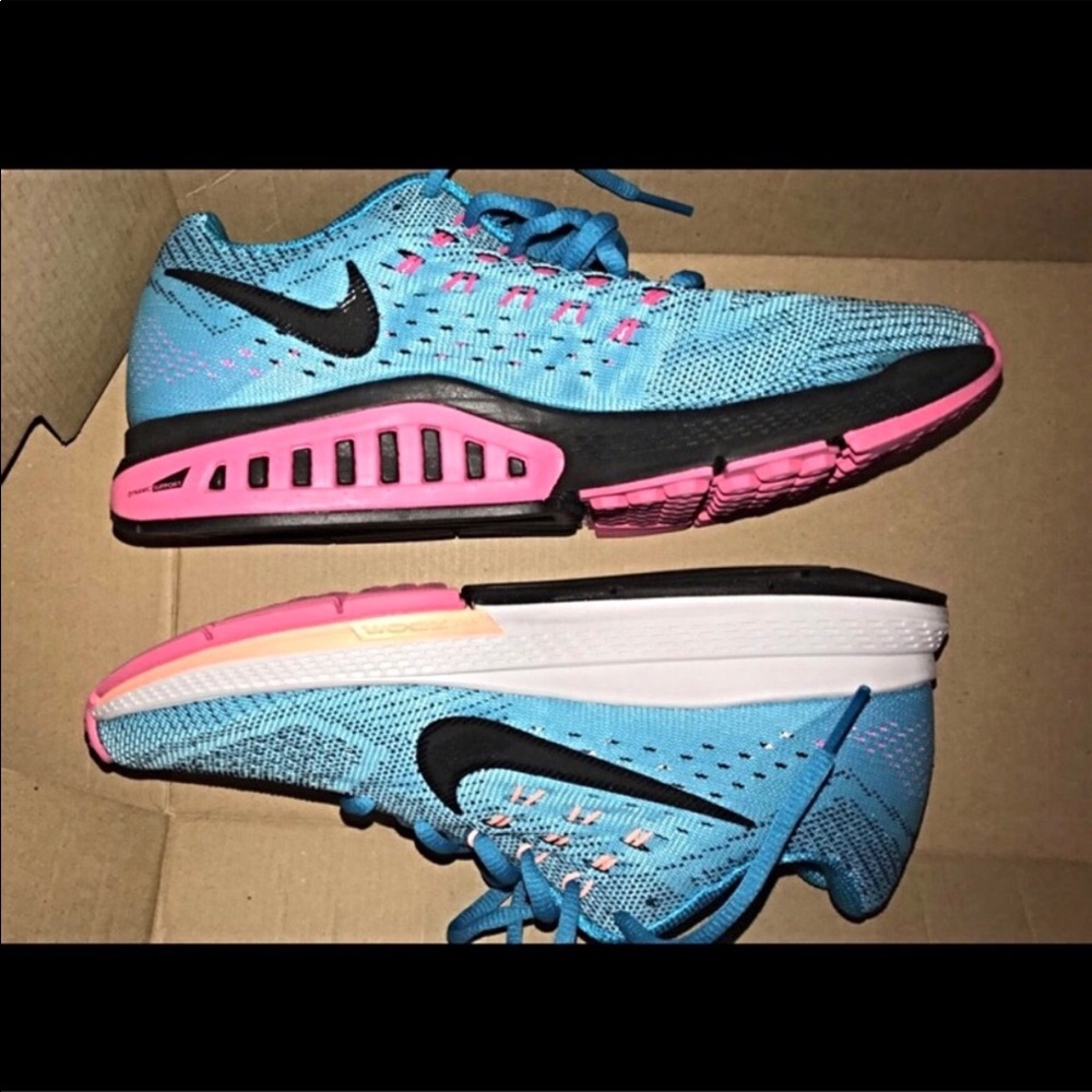 NIKES SIZE 7
